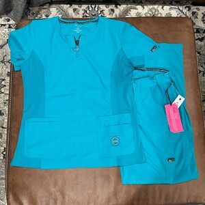 XL Tall Women’s Koi Lite Scrub Set